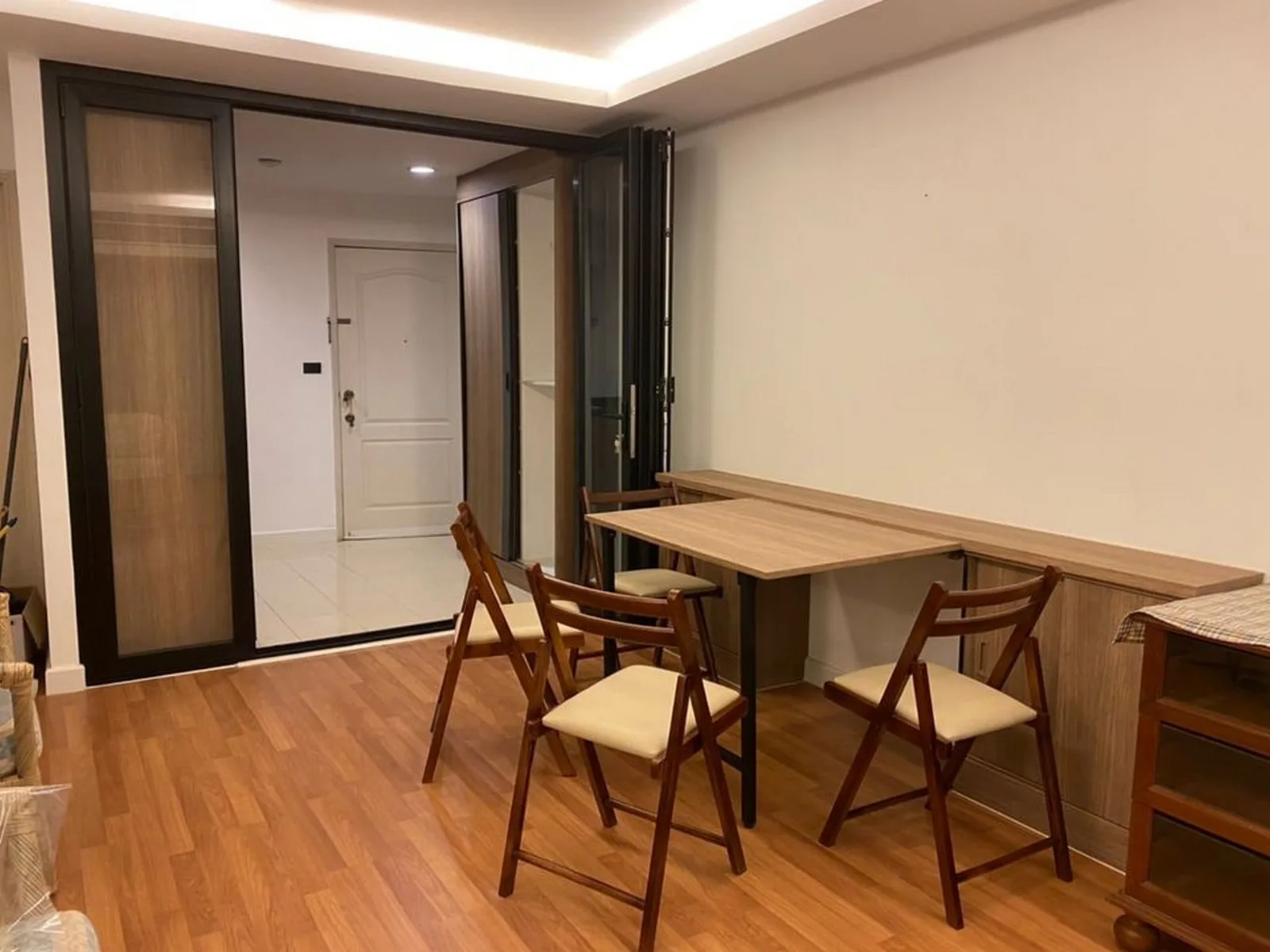 Varasupha Executive Place Phaholyothin 1 — photo 3