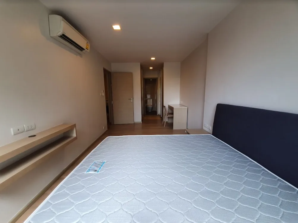 LIV@49 — photo 6