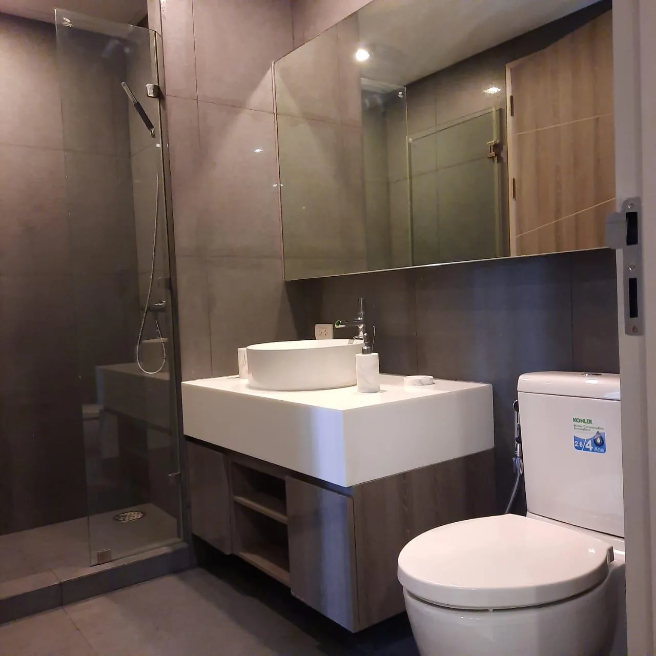 Trapezo Sukhumvit 16 — photo 6
