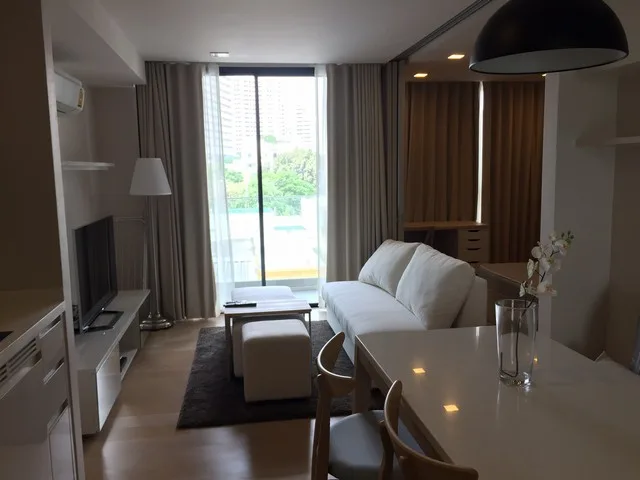 LIV@49 — photo 3