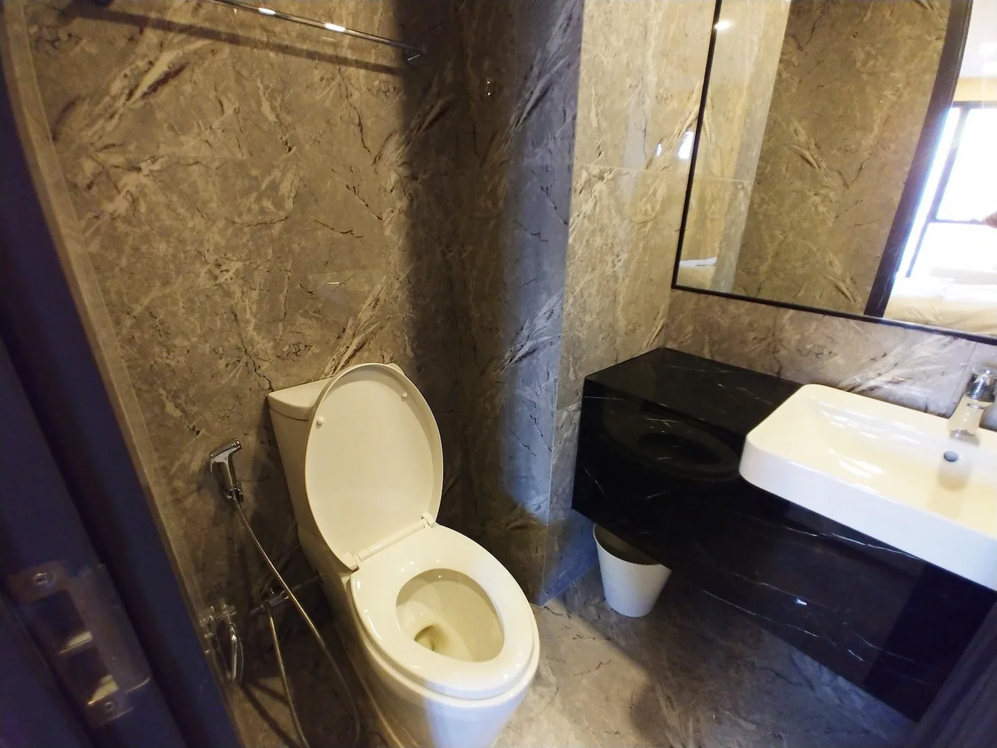 Ashton Asoke — photo 11