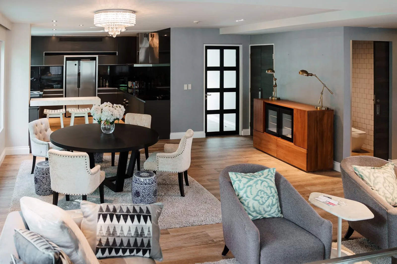 Penthouse Condominium — photo 2