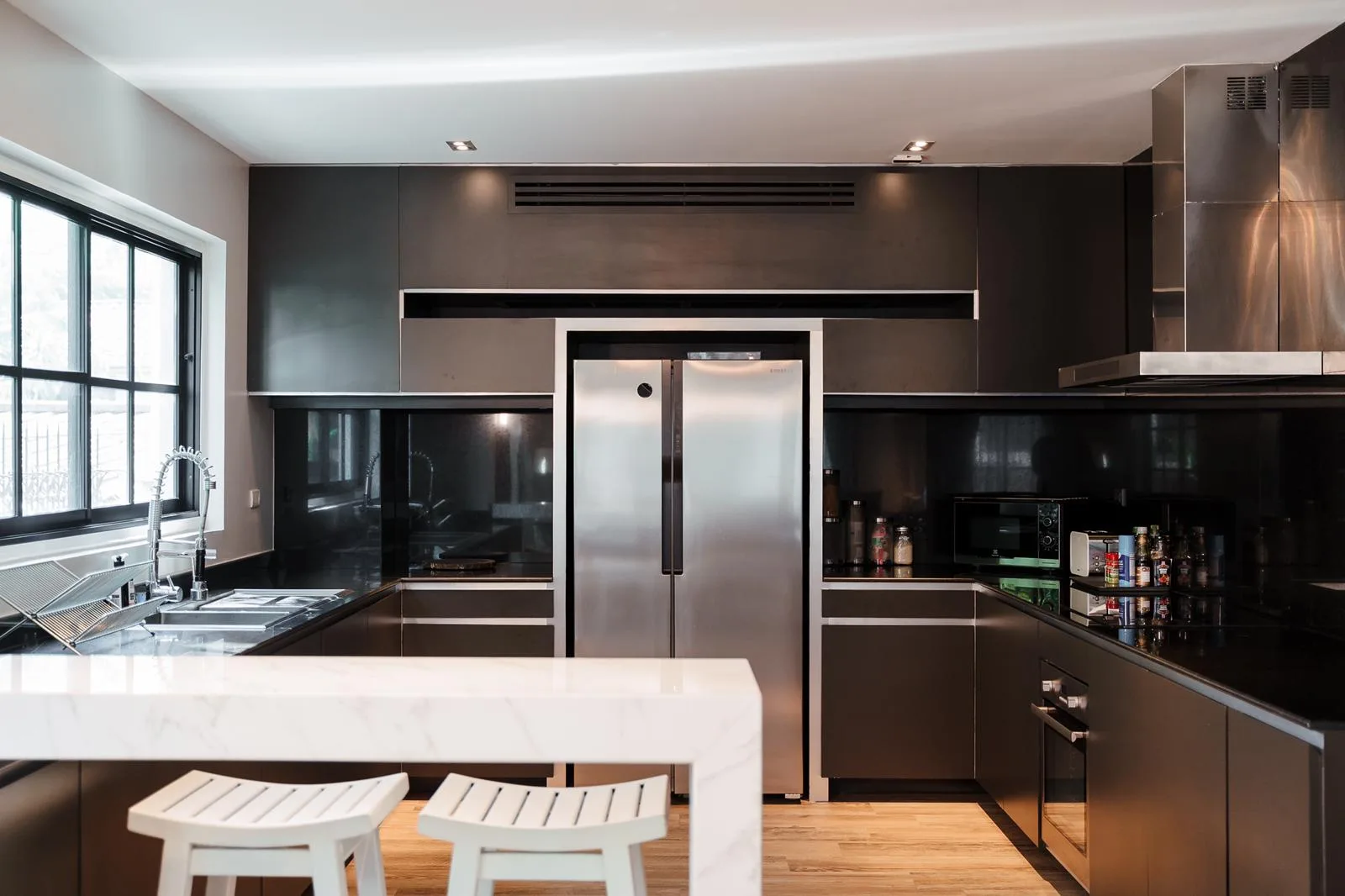 Penthouse Condominium — photo 3