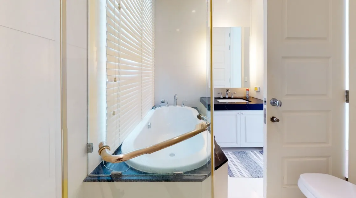 Royce Private Residences — photo 12