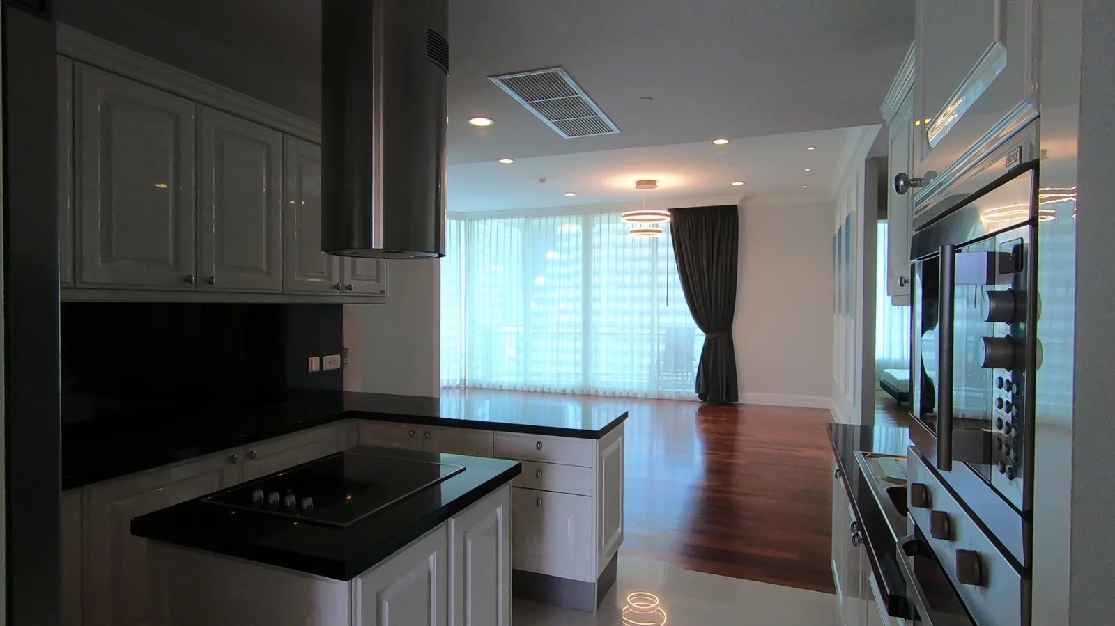 Royce Private Residences — photo 3