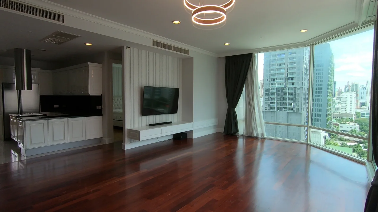 Royce Private Residences — photo 8