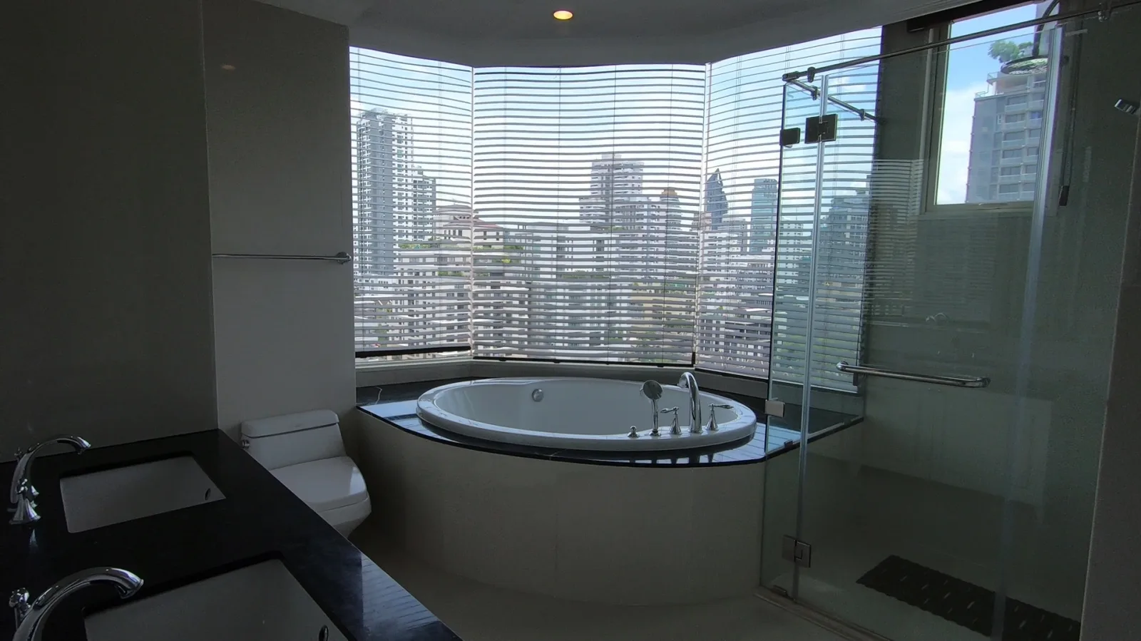 Royce Private Residences — photo 9