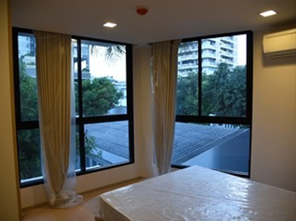 LIV@49 — photo 4