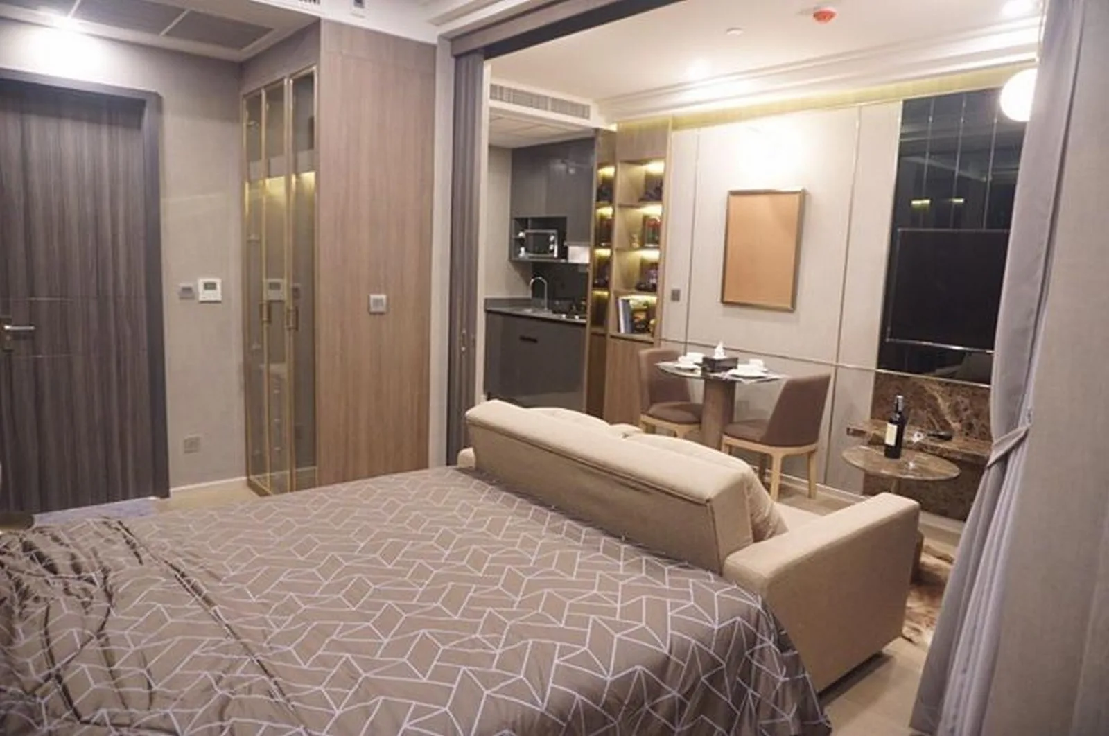 Ashton Asoke — photo 3