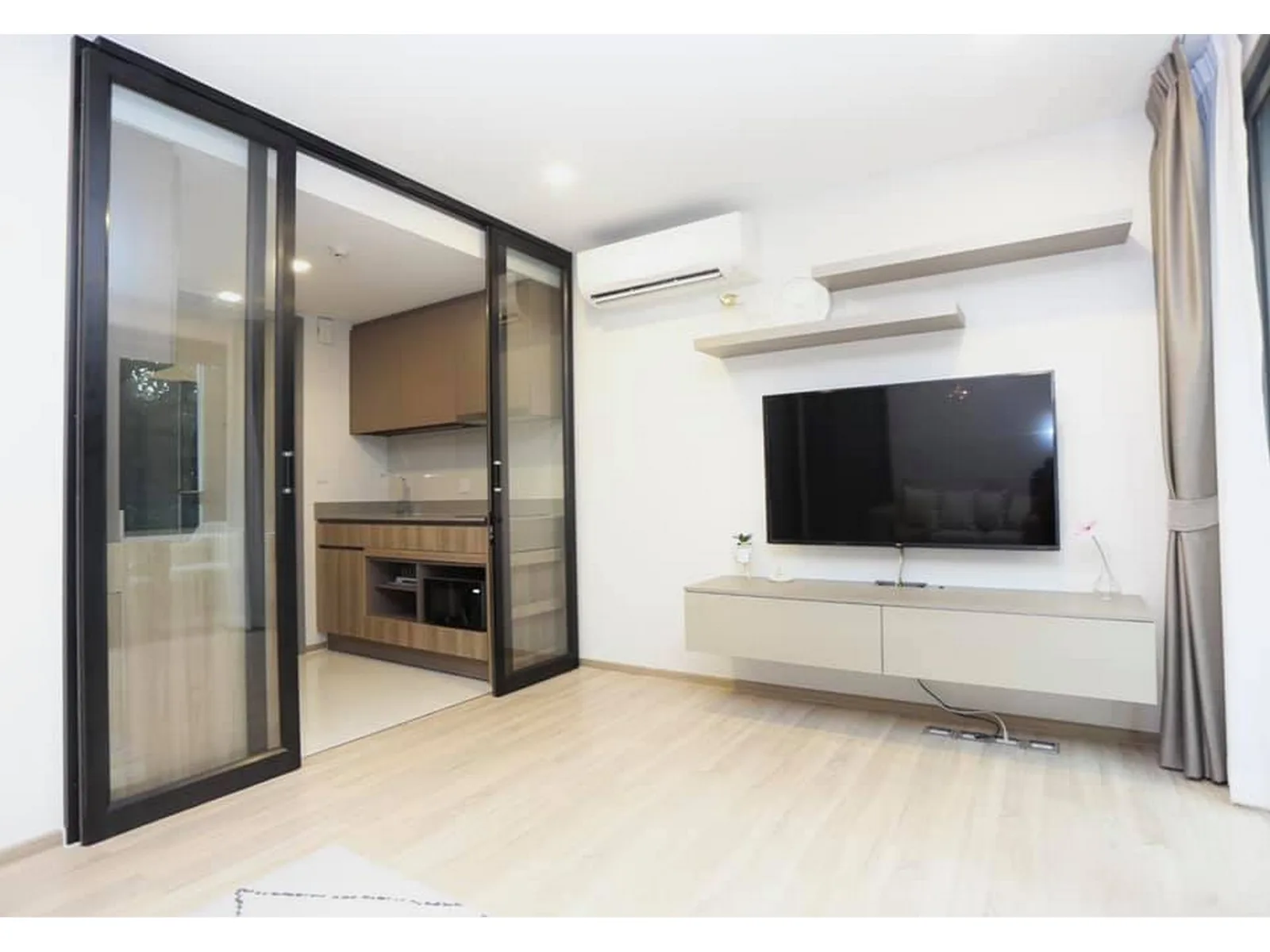 Taka Haus Ekamai 12 — photo 5