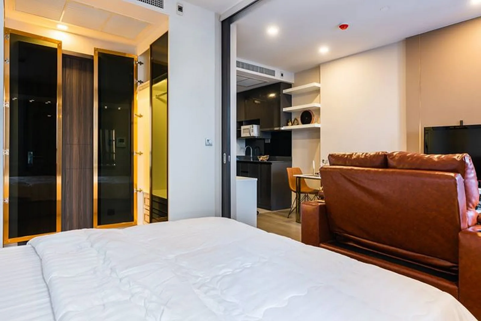 Ashton Asoke — photo 5