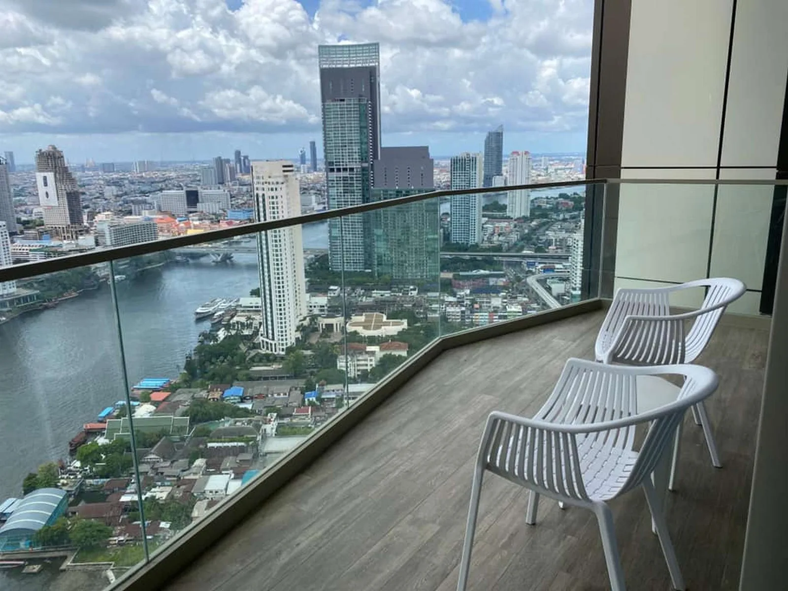Magnolias Waterfront Residences — photo 6