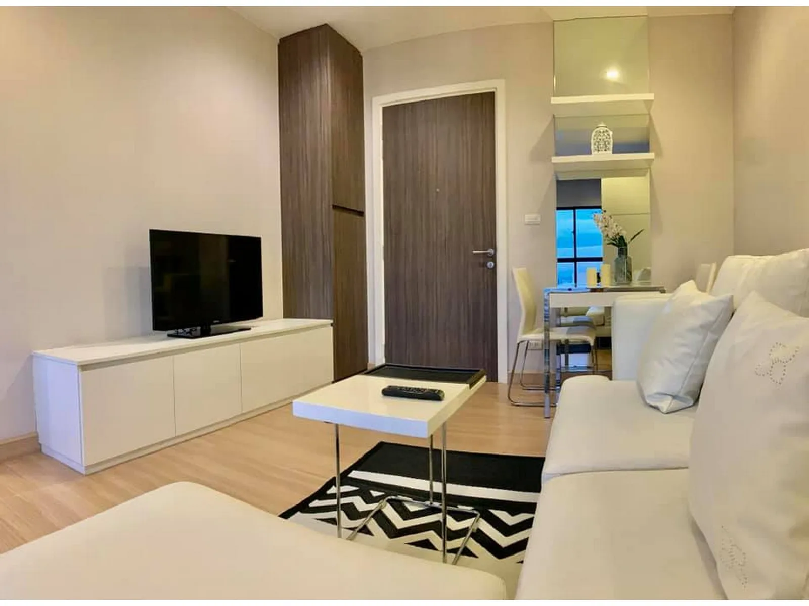 Urbano Absolute Sathon - Taksin — photo 1