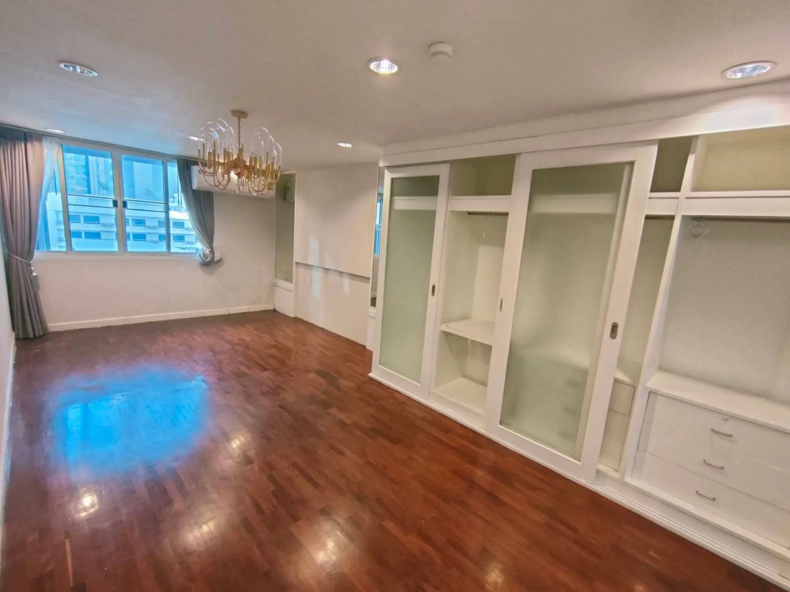 Premier Condominium — photo 3