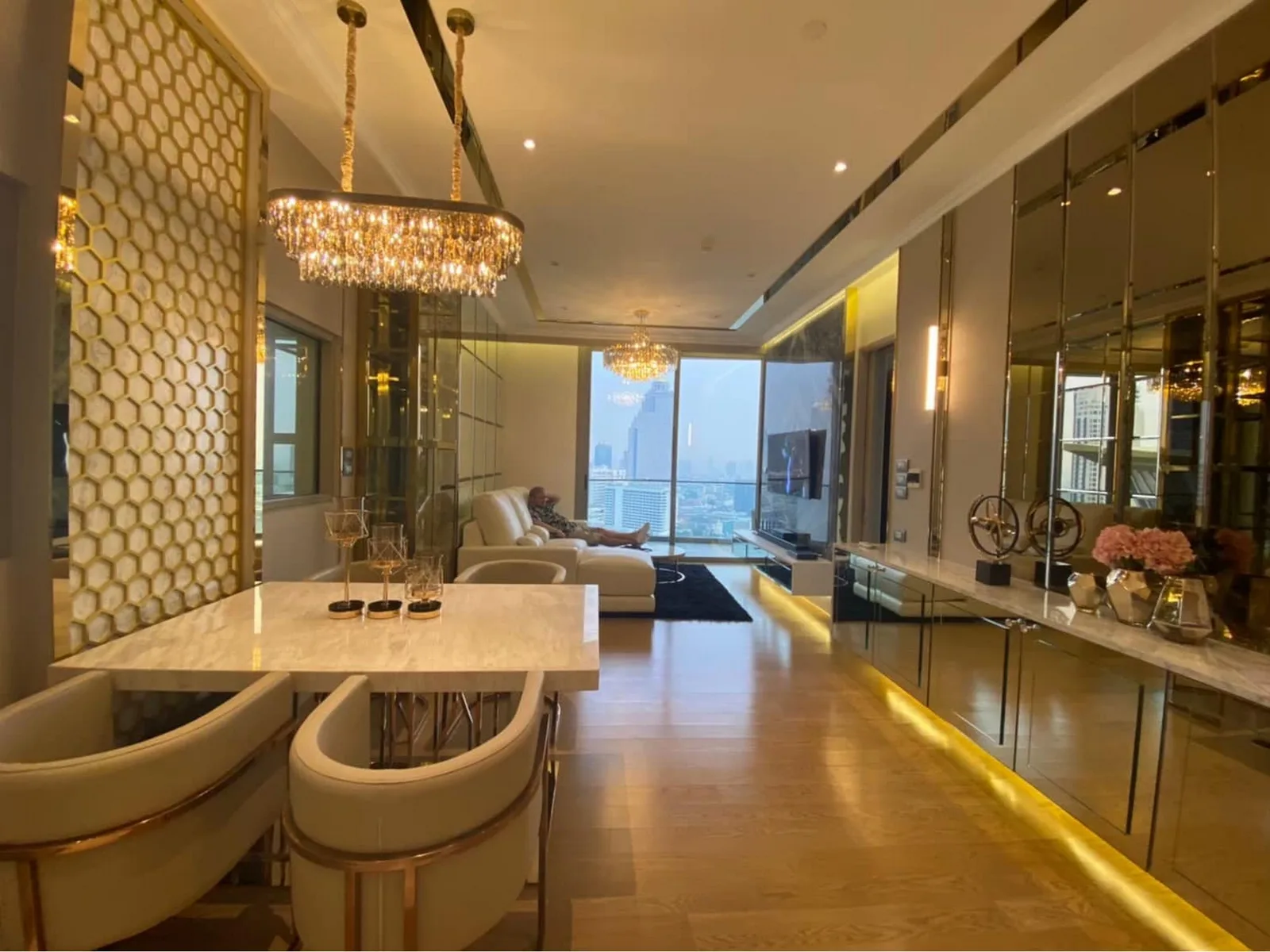 Magnolias Waterfront Residences — photo 11