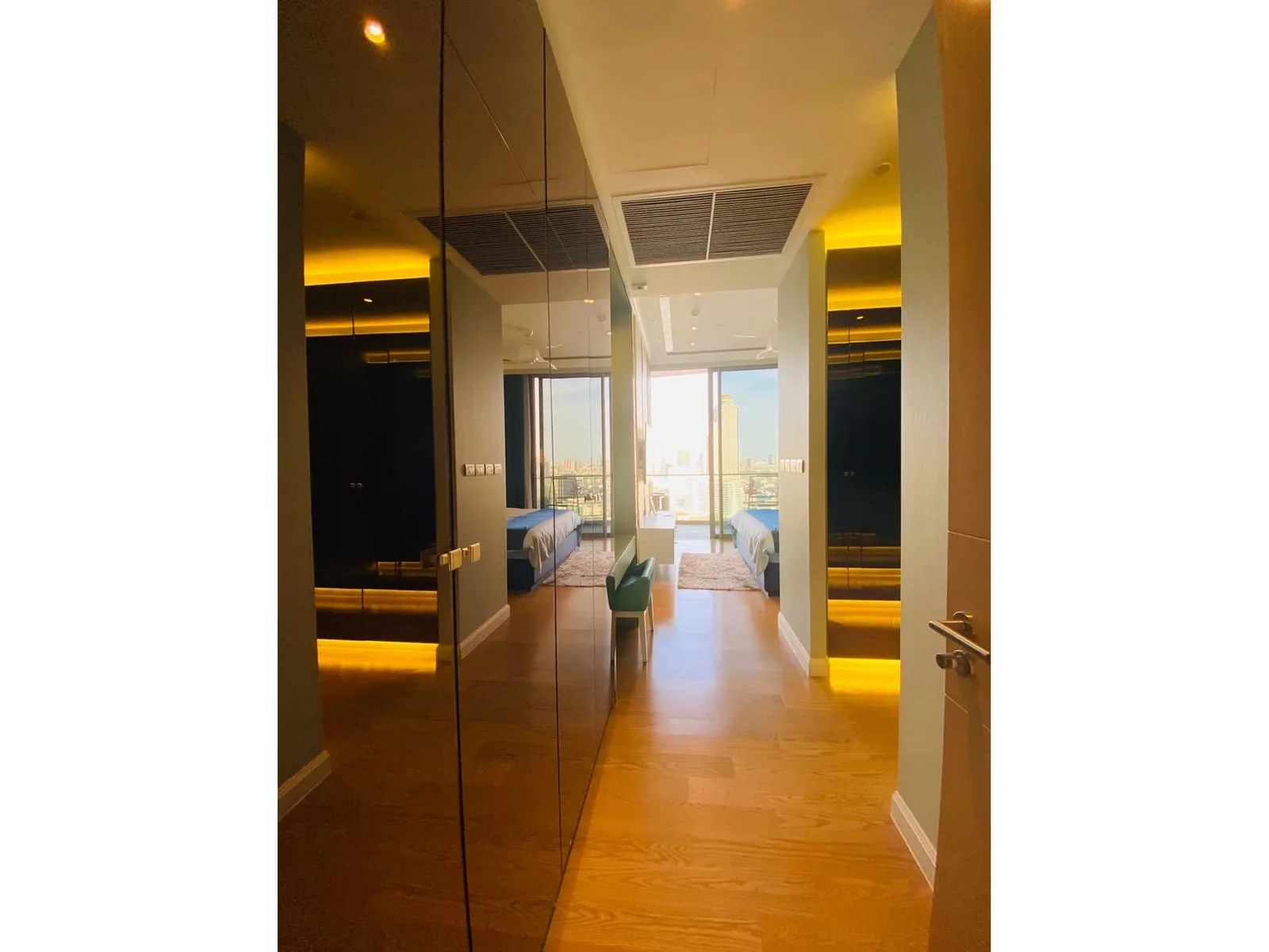 Magnolias Waterfront Residences — photo 10
