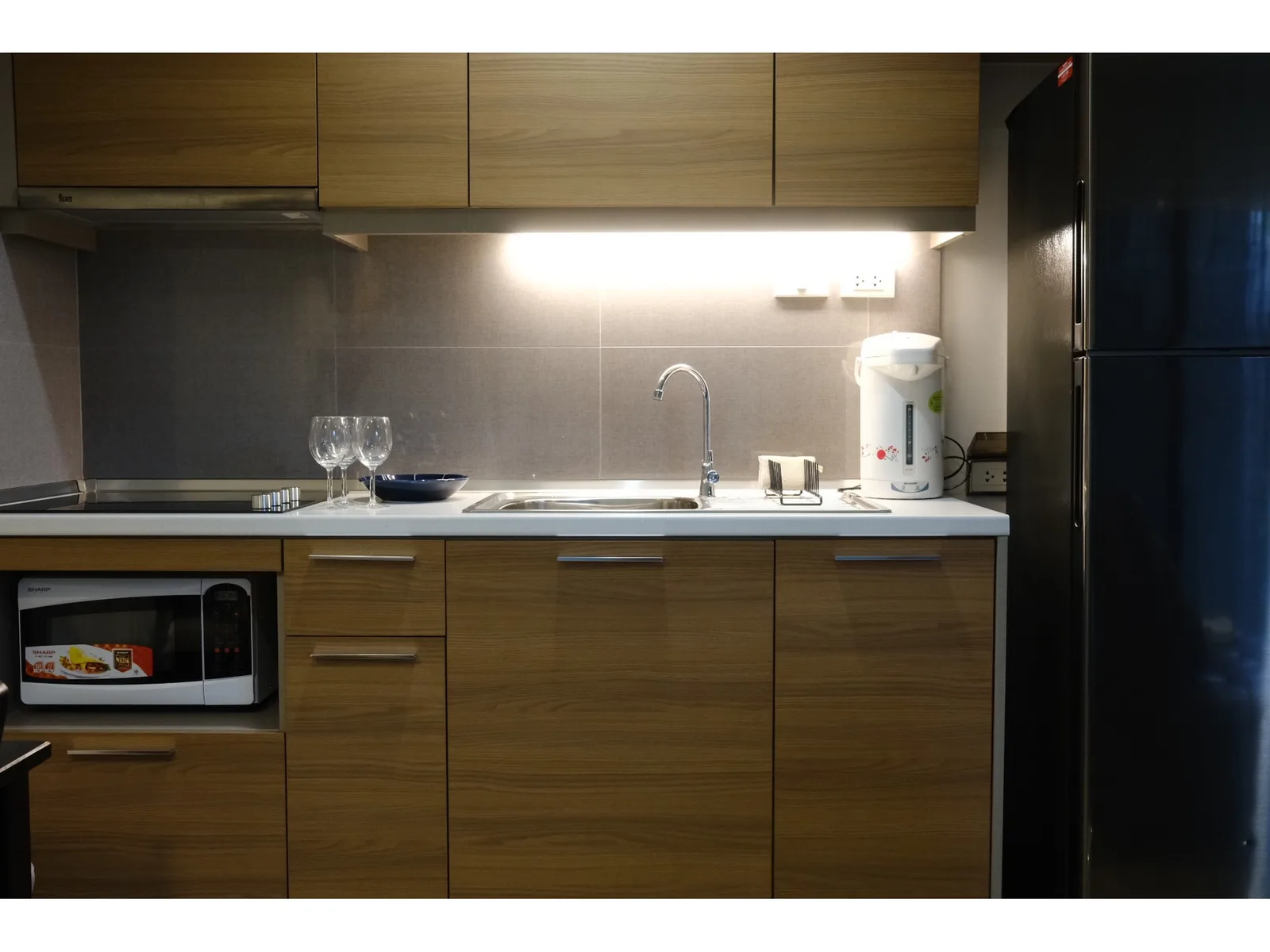 Mayflower House Apartment — photo 6