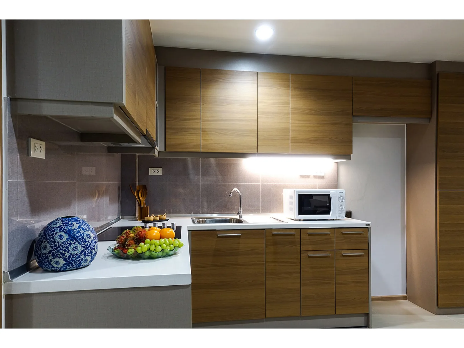 Mayflower House Apartment — photo 12