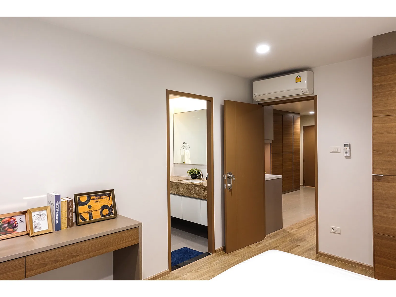 Mayflower House Apartment — photo 6