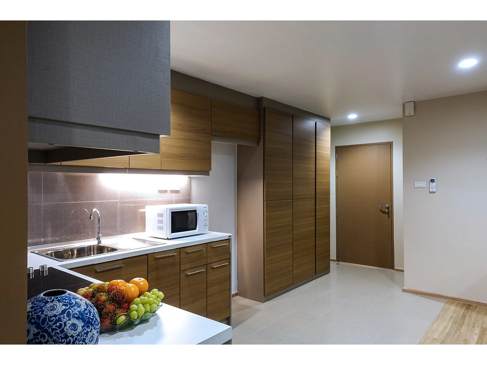 Mayflower House Apartment — photo 9