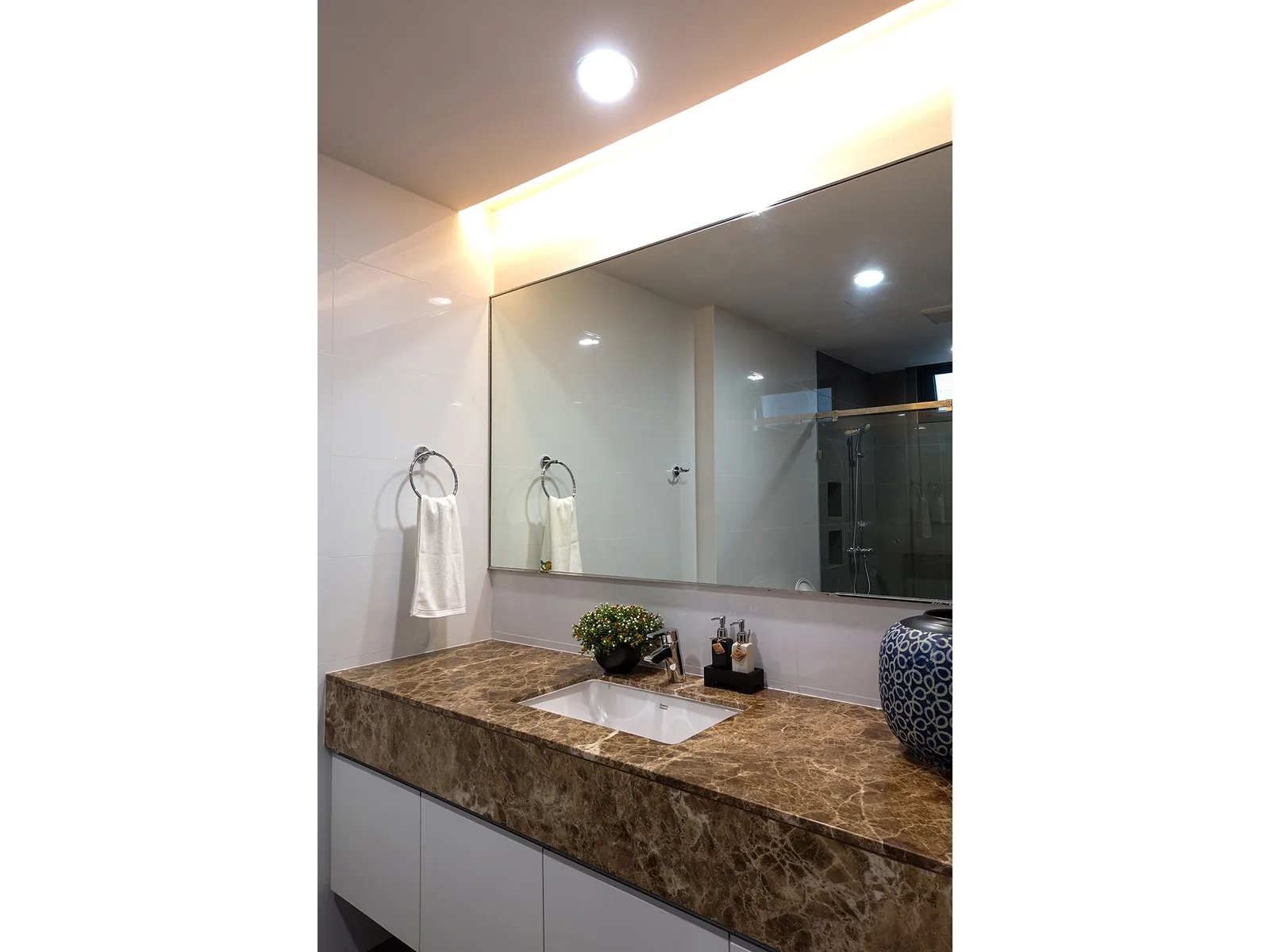 Mayflower House Apartment — photo 10