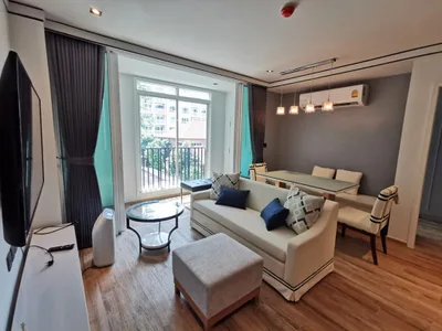 Maestro 01 Sathorn – Yen Akat