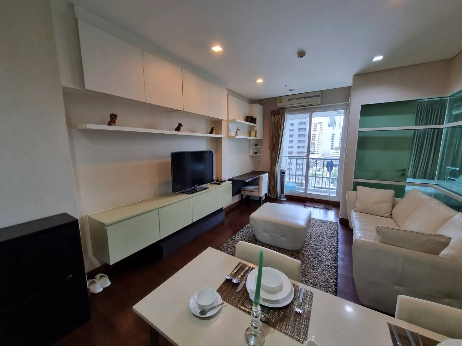 Ivy Thonglor — photo 1