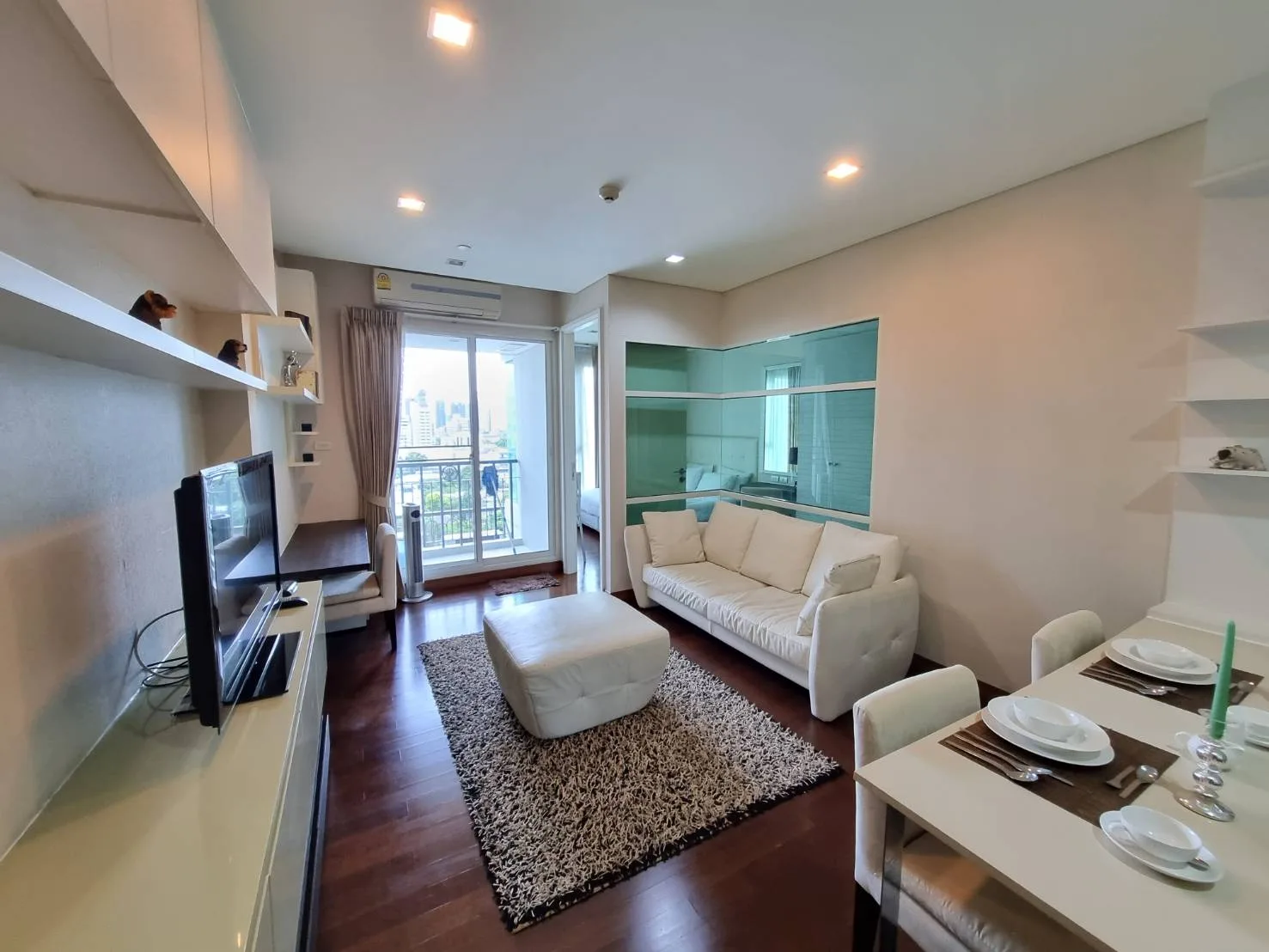 Ivy Thonglor — photo 2