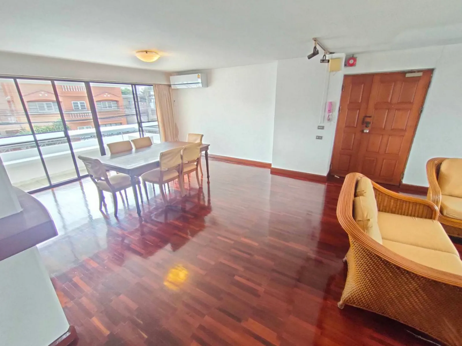 Sripat Court Apartment — photo 4