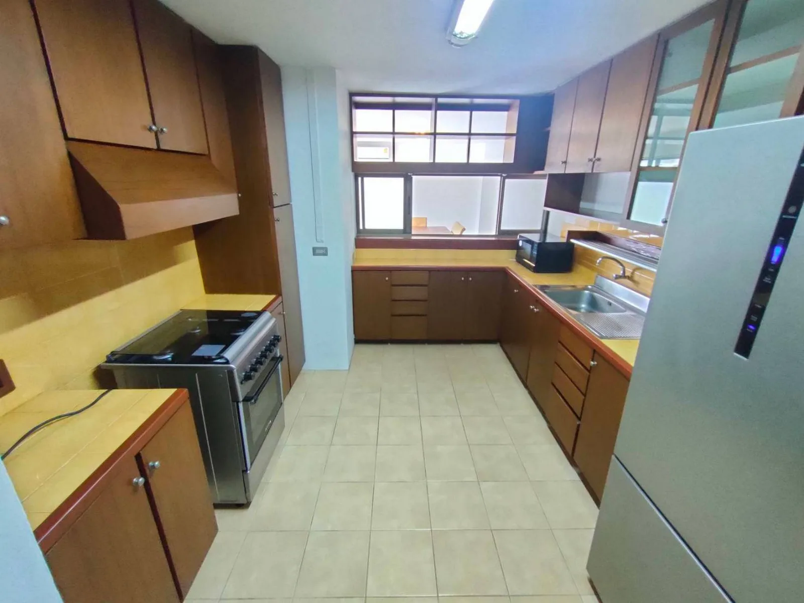 Sripat Court Apartment — photo 9
