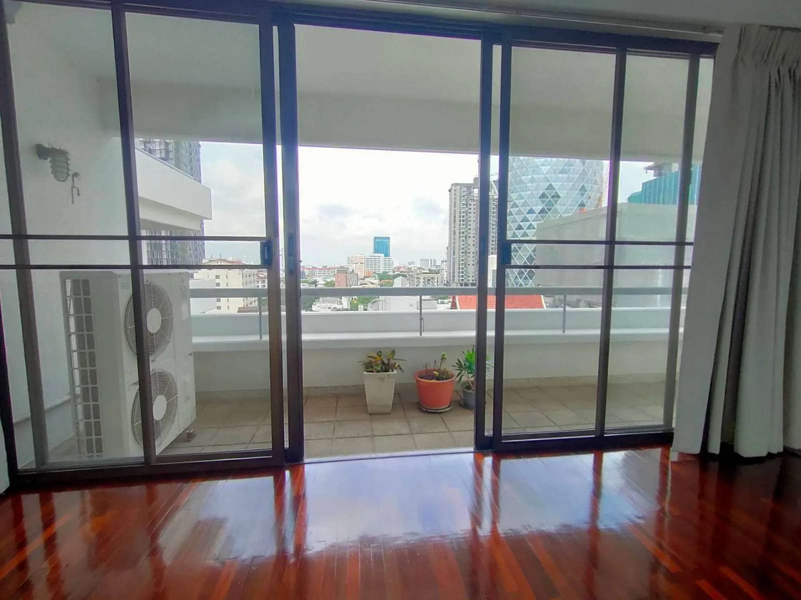 Sripat Court Apartment — photo 3
