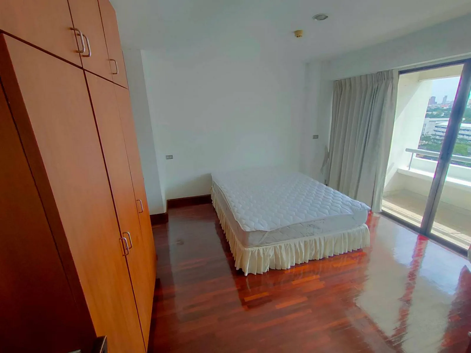 Sripat Court Apartment — photo 9