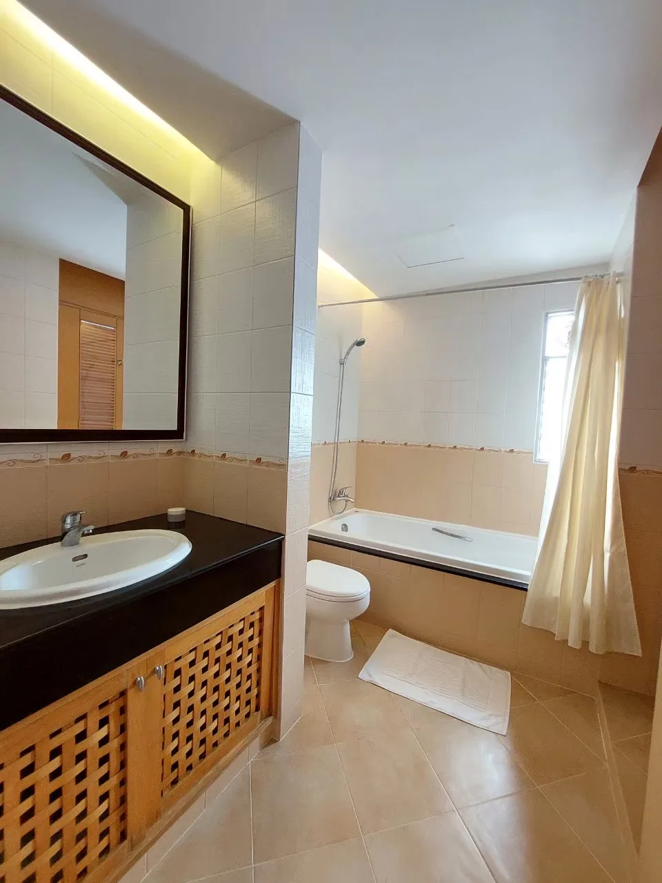 Esmeralda Apartments — photo 17