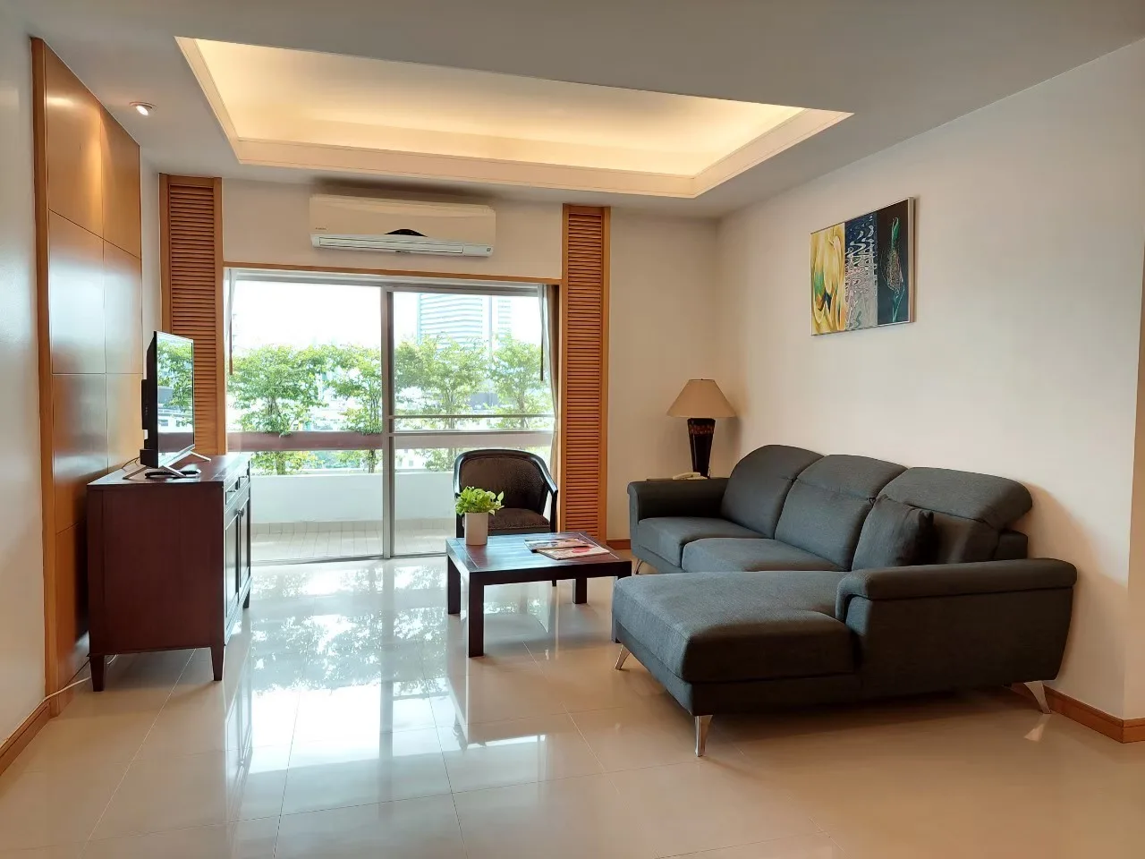 Esmeralda Apartments — photo 3