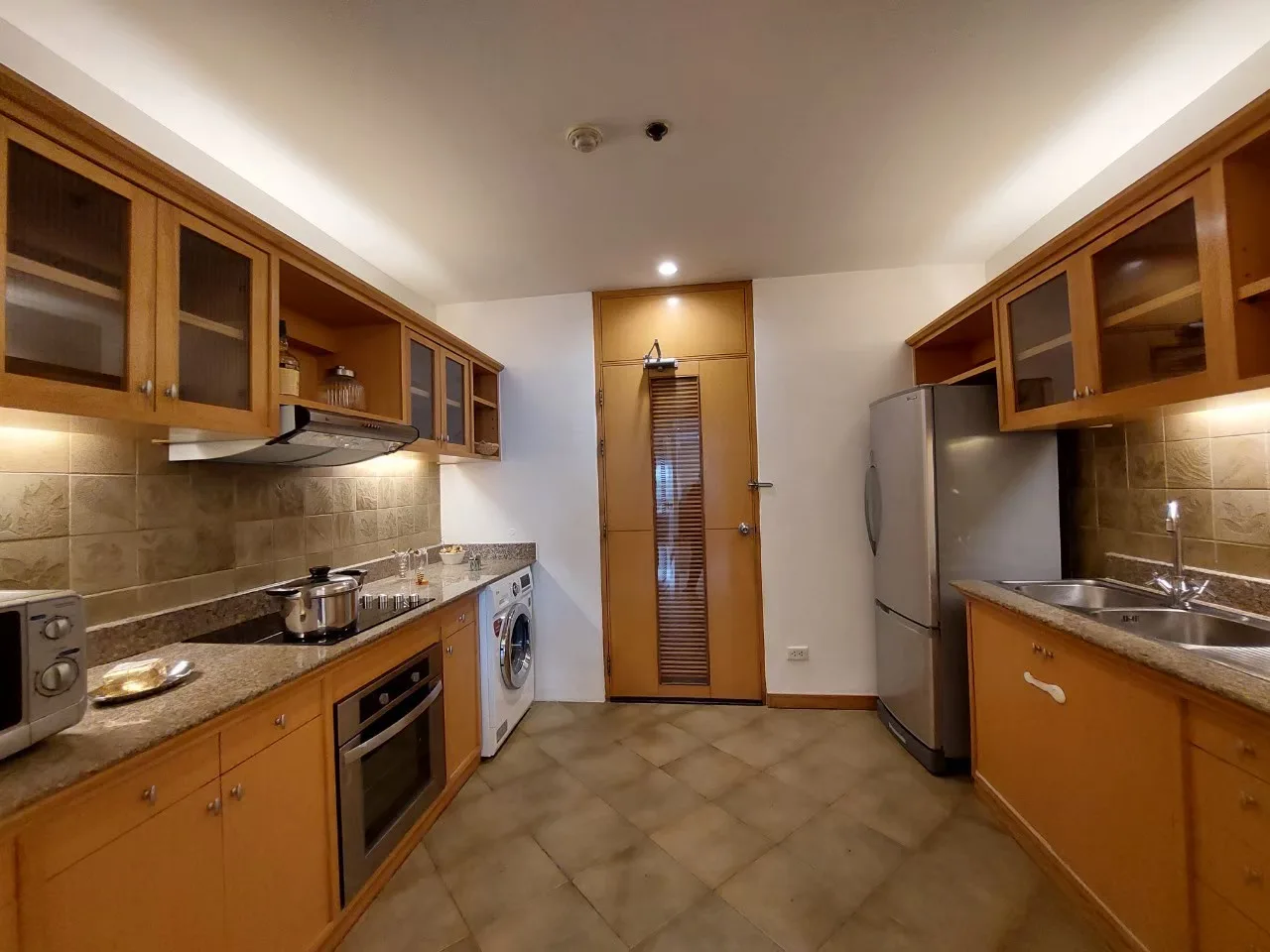 Esmeralda Apartments — photo 8