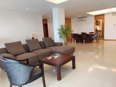 Esmeralda Apartments