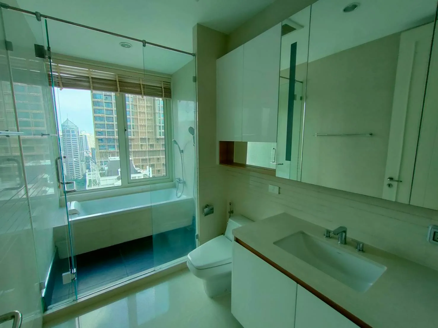 Q Langsuan — photo 9