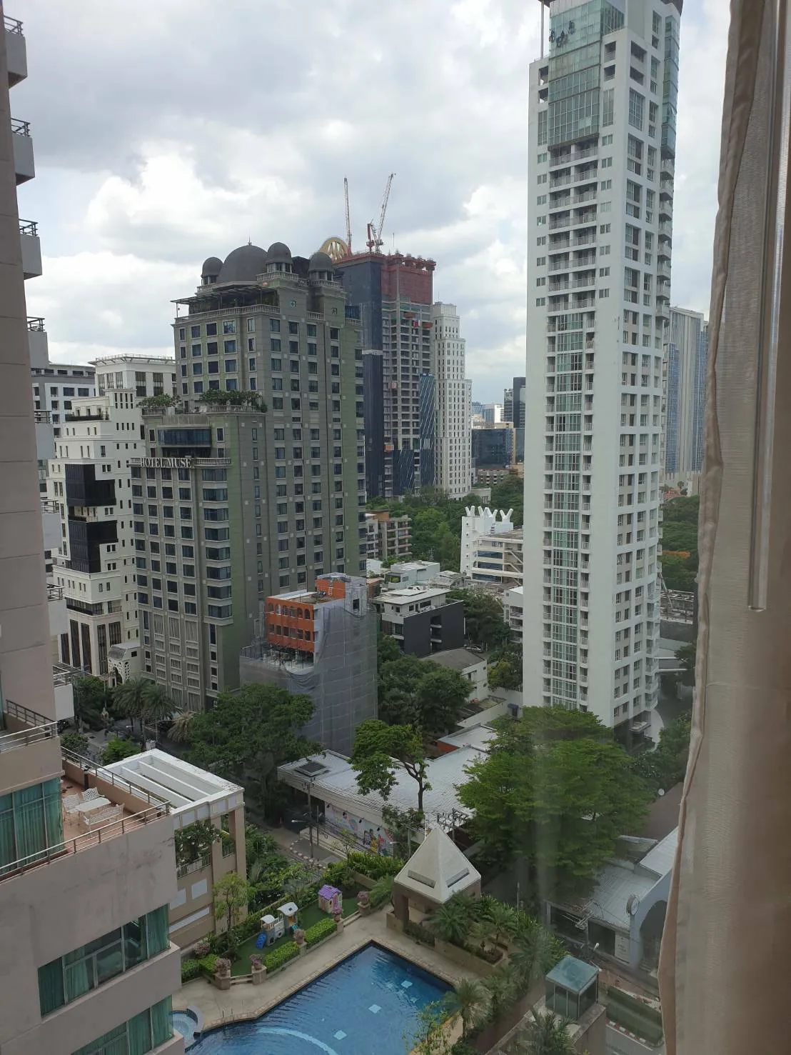 Q Langsuan — photo 13