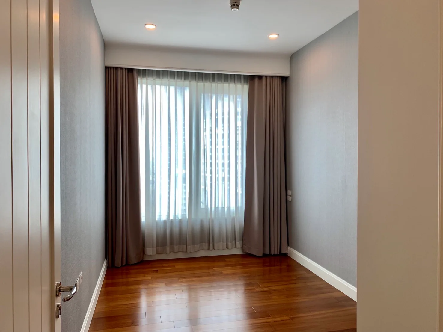 Q Langsuan — photo 14