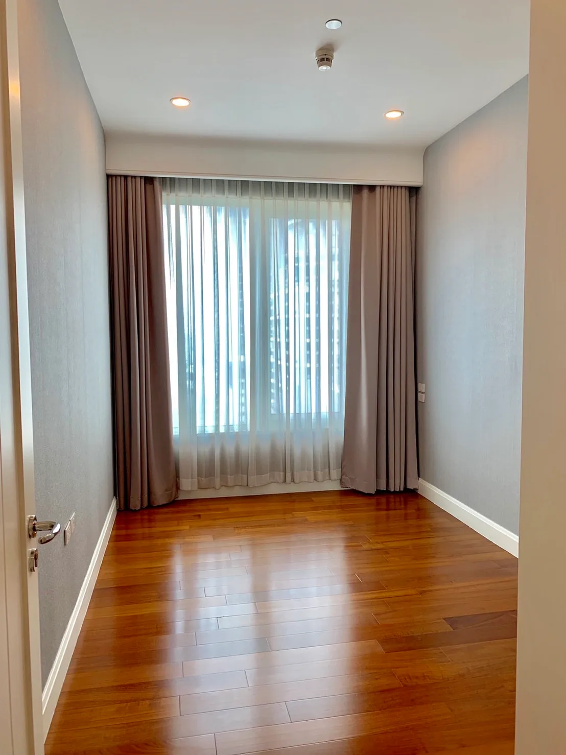 Q Langsuan — photo 15