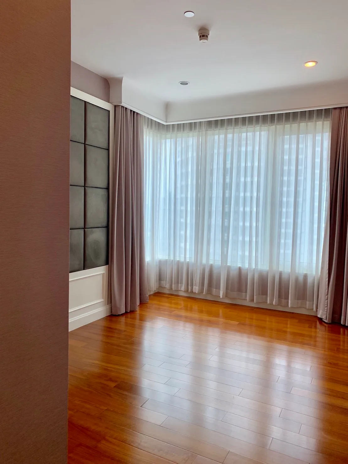 Q Langsuan — photo 10
