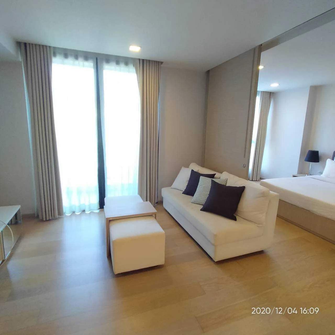LIV@49 — photo 3