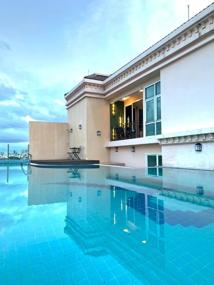 The Raffles — photo 5