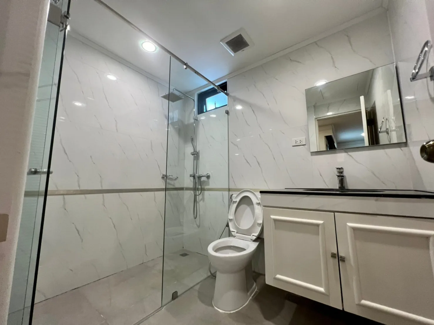 M Tower Apartment — photo 11