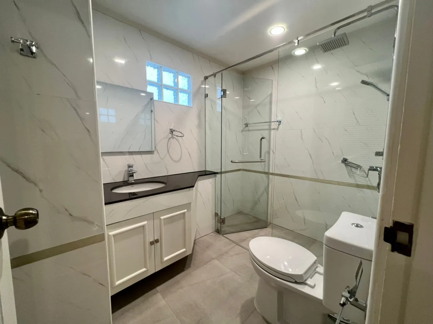 M Tower Apartment — photo 12