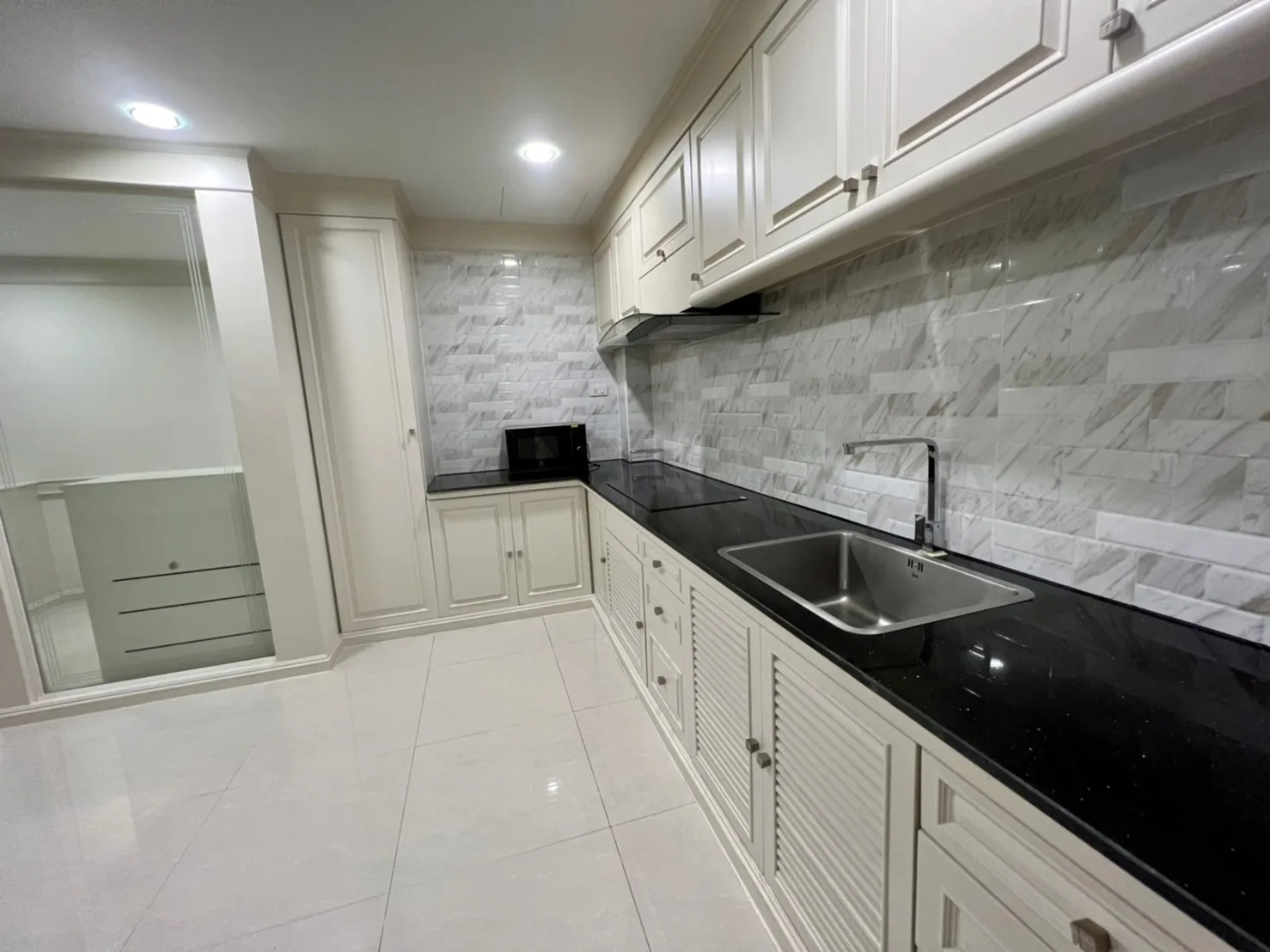 M Tower Apartment — photo 9