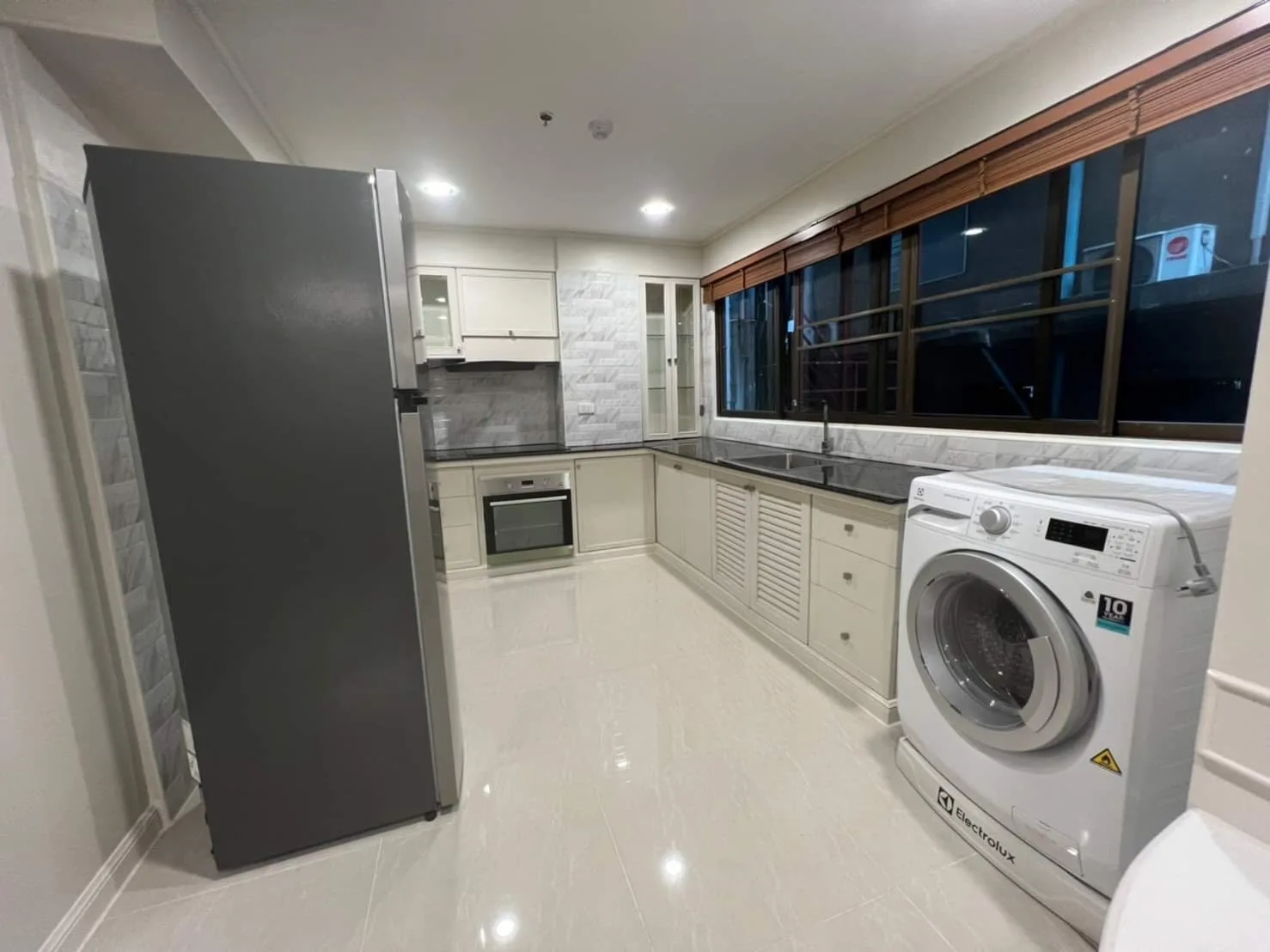 M Tower Apartment — photo 11