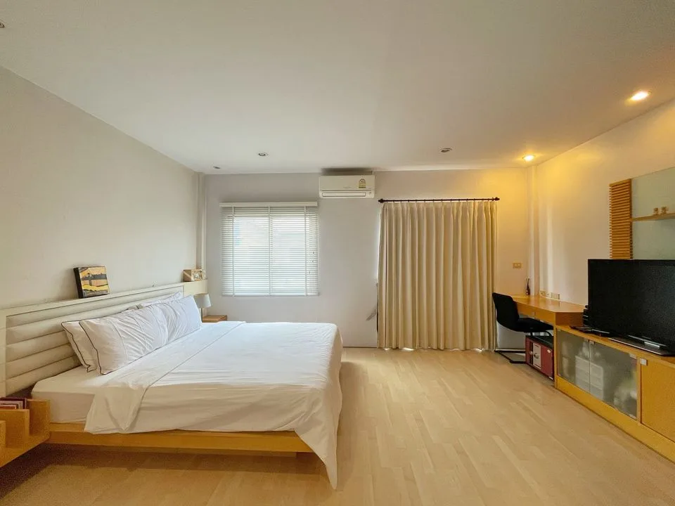 Townhome — photo 10