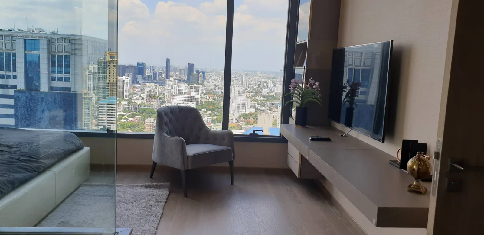 The Esse Asoke — photo 3