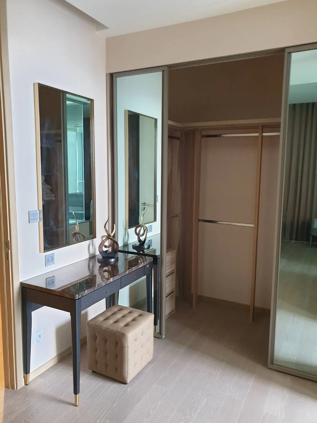 The Esse Asoke — photo 10